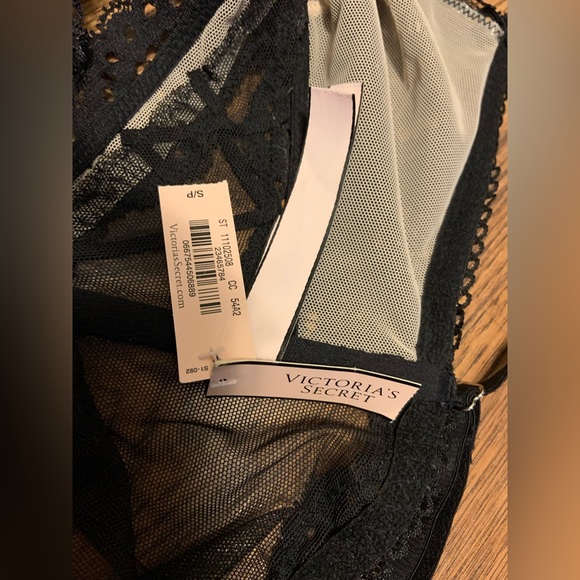 NEW Victoria’s Secret Lacey Design Bra - Picture 5 of 5